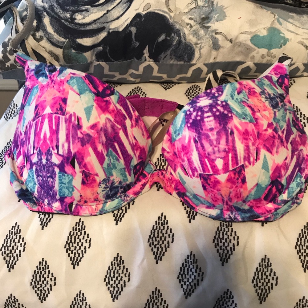 32 B VS bra